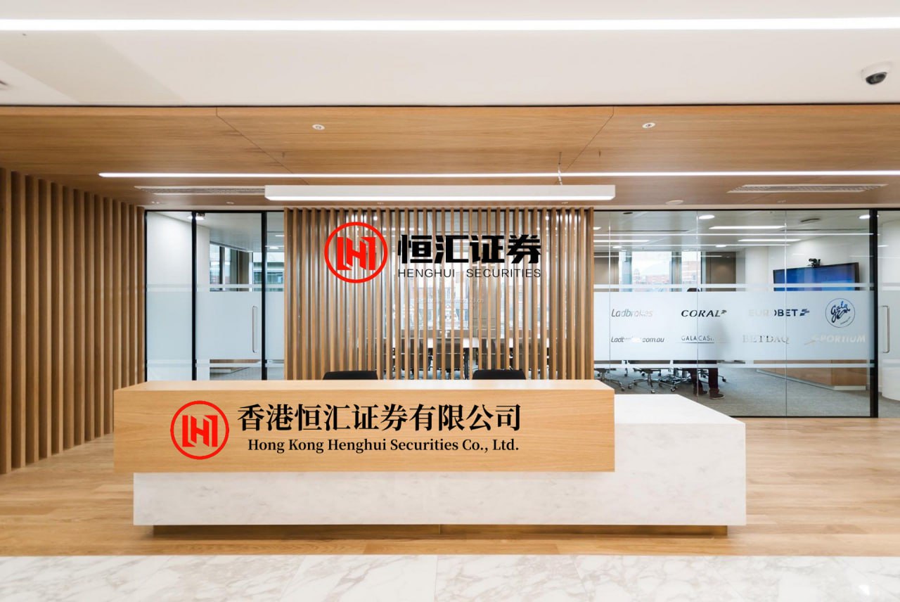 长红配资 张凌赫剧宣现场“翻车”，脸僵硬牙龈突出，就连付辛博也被拉下水